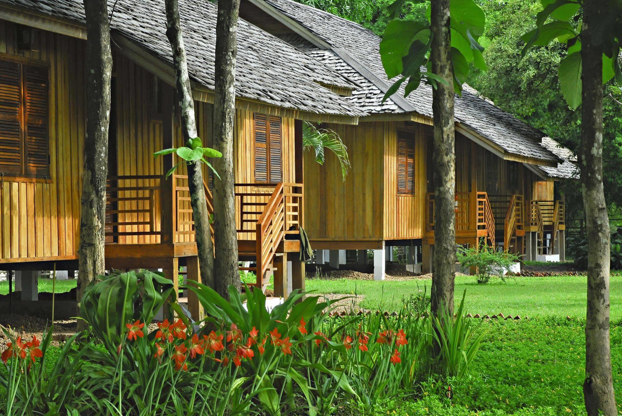 La Folie Lodge Тямпасак Экстерьер фото